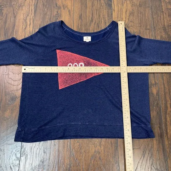 Sundry Top 2 Medium Navy Blue Red Flag Graphic Long Sleeve Shirt Cropped Women's - Picture 9 of 14